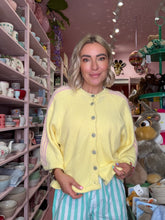Lade das Bild in den Galerie-Viewer, Strickjacke „Lemon Stripes“