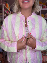 Lade das Bild in den Galerie-Viewer, Jacke Streifen butteryellow/rosa