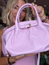 Lade das Bild in den Galerie-Viewer, Ledertasche Baby Pink 🩷