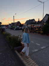 Lade das Bild in den Galerie-Viewer, Pullover hellblau Stripes