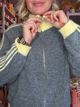 Lade das Bild in den Galerie-Viewer, Strickjacke Sporty Butter Yellow