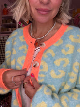 Lade das Bild in den Galerie-Viewer, Cardigan „Leo Candy“