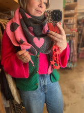 Lade das Bild in den Galerie-Viewer, Dreiecksschal rosa