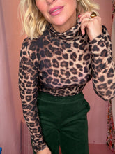 Lade das Bild in den Galerie-Viewer, Leo-Longsleeve Leona
