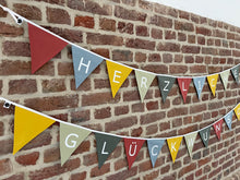 Lade das Bild in den Galerie-Viewer, Wimpelkette Herzlichen Glückwunsch 2-teilig