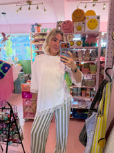 Lade das Bild in den Galerie-Viewer, Shirt mit Spitze
