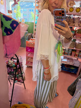 Lade das Bild in den Galerie-Viewer, Shirt mit Spitze
