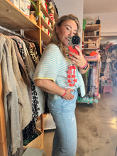 Lade das Bild in den Galerie-Viewer, Strickjacke halbarm blau gestreift
