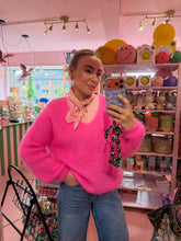 Lade das Bild in den Galerie-Viewer, Pullover Neonpink
