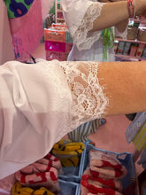 Lade das Bild in den Galerie-Viewer, Shirt mit Spitze
