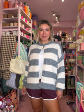 Lade das Bild in den Galerie-Viewer, Grey &amp; Cream Cardigan
