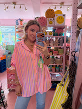 Lade das Bild in den Galerie-Viewer, Bluse kurzarm rosa bunt gestreift
