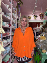 Lade das Bild in den Galerie-Viewer, Musselinbluse Shocking Orange

