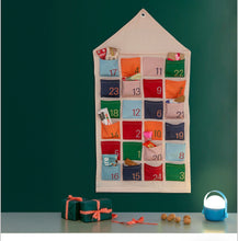 Lade das Bild in den Galerie-Viewer, REMEMBER Adventskalender Haus
