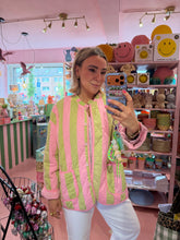 Lade das Bild in den Galerie-Viewer, Candy Quilt Jacke rosa
