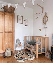 Lade das Bild in den Galerie-Viewer, Doing Goods – Tapis Amis Teppich
