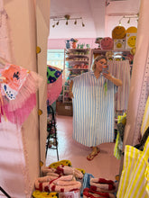 Lade das Bild in den Galerie-Viewer, Kleid Blue Stripes
