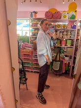 Lade das Bild in den Galerie-Viewer, Musselinbluse blau Nadelstreifen
