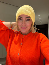 Lade das Bild in den Galerie-Viewer, Strickmütze Happy Face
