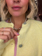 Lade das Bild in den Galerie-Viewer, Strickjacke Butter Yellow
