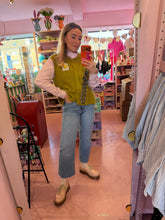 Lade das Bild in den Galerie-Viewer, STRICKWESTE Olive
