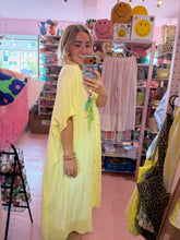 Lade das Bild in den Galerie-Viewer, Kleid Butter yellow

