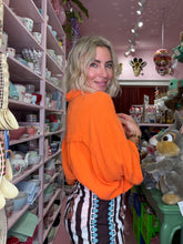 Lade das Bild in den Galerie-Viewer, Musselinbluse Shocking Orange
