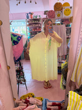 Lade das Bild in den Galerie-Viewer, Kleid Butter yellow
