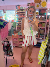 Lade das Bild in den Galerie-Viewer, Shorts Stripes red
