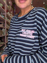 Lade das Bild in den Galerie-Viewer, Not Feeling Creative – Streifen-Longsleeve

