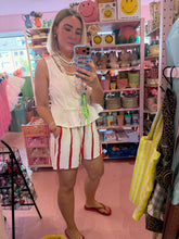 Lade das Bild in den Galerie-Viewer, Shorts Stripes red
