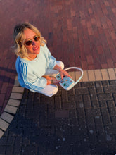 Lade das Bild in den Galerie-Viewer, Pullover hellblau Stripes
