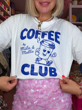 Lade das Bild in den Galerie-Viewer, COFFEE CLUB TEE
