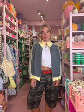 Lade das Bild in den Galerie-Viewer, Strickjacke Sporty Butter Yellow
