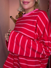 Lade das Bild in den Galerie-Viewer, Stripe Vibes Longsleeve
