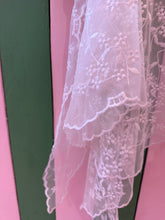 Lade das Bild in den Galerie-Viewer, Spitzentuch
