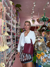 Lade das Bild in den Galerie-Viewer, BORDEAUX BABE – Leather Bag
