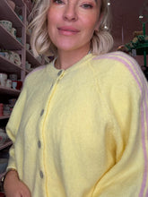Lade das Bild in den Galerie-Viewer, Strickjacke „Lemon Stripes“
