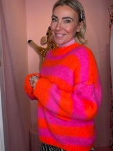 Lade das Bild in den Galerie-Viewer, Streifenpullover Poppy – Pink &amp; Orange
