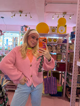 Lade das Bild in den Galerie-Viewer, Strickjacke Bubblegum
