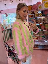 Lade das Bild in den Galerie-Viewer, Candy Quilt Jacke rosa
