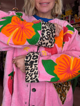 Lade das Bild in den Galerie-Viewer, Jacke Pink Jungle
