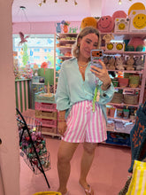 Lade das Bild in den Galerie-Viewer, Shorts pink stripes
