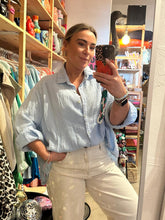 Lade das Bild in den Galerie-Viewer, Musselinbluse babyblue
